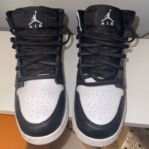Jordan 1 Mid’s